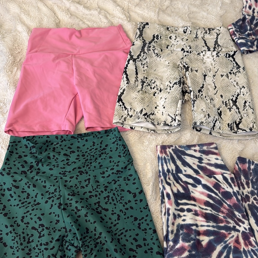 Colorful Patterned Activewear Set - Picture 4 of 4